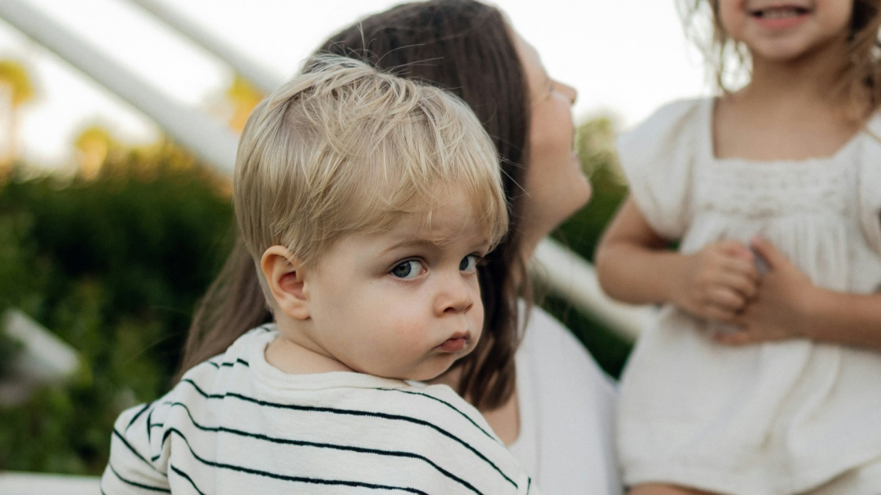 Hranice bez kriku: psychologické princípy, ktoré znižujú vzdor a zvyšujú rešpekt