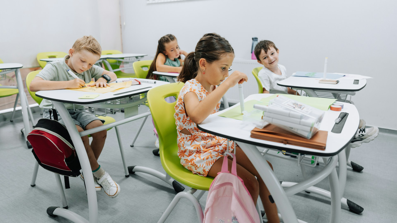 ADHD v triede aj doma: čo funguje od škôlky po pubertu (hranice, rutiny, motivácia a podpora)